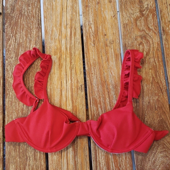Red bikini - Picture 2 of 5